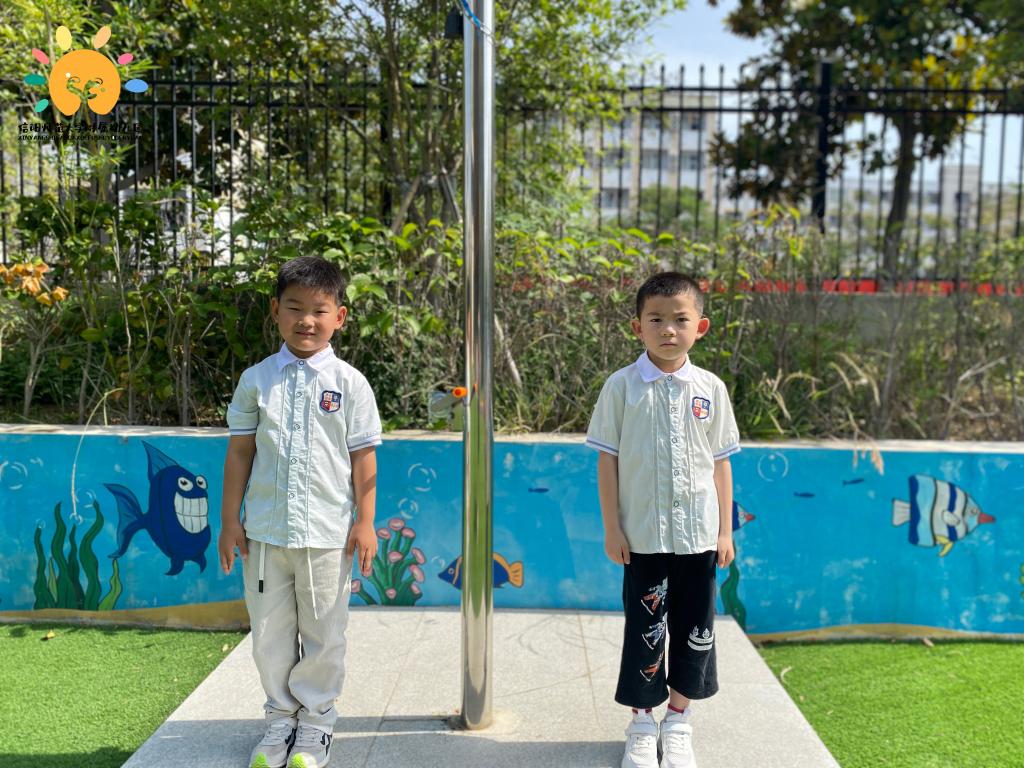 微笑流动，传递美好——信阳师范大学附属幼儿园主题升旗活动
