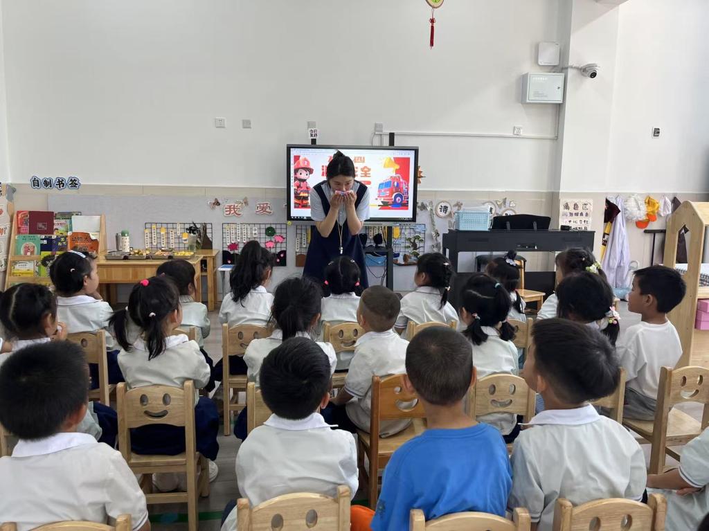消防演练始于心，防患未燃践于行——信阳师范大学附属幼儿园消防安全疏散演练活动