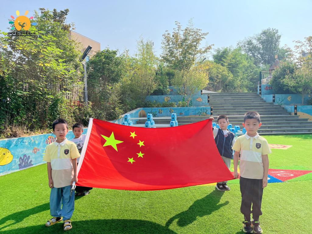 【升旗活动】小手守护环境，言行彰显文明——信阳师范大学附属幼儿园主题升旗仪式